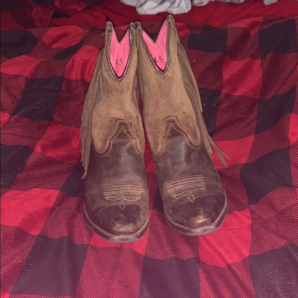Girl ariat’s